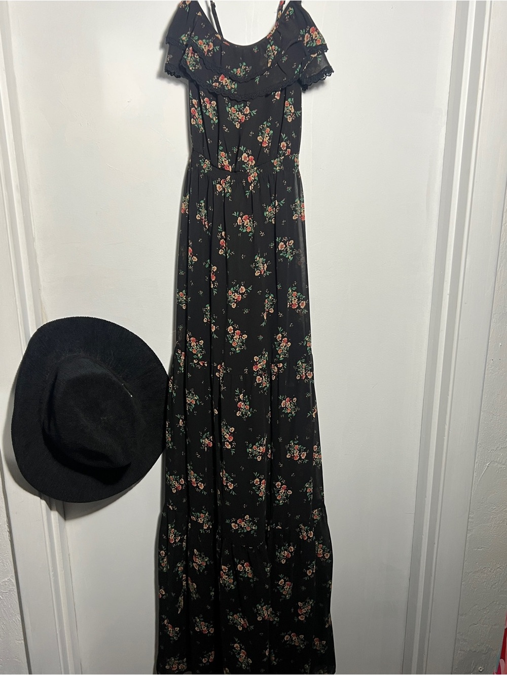 GUESS Black Floral Spaghetti Strap Maxi Dress